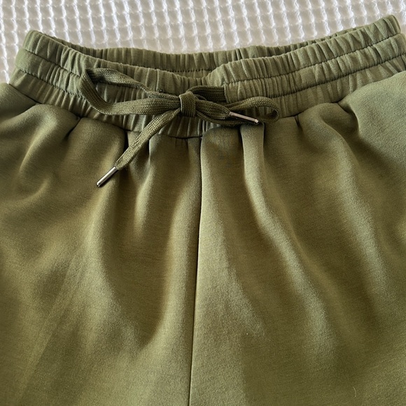 Sleeveless Two Piece Outfit - Picture 6 of 6